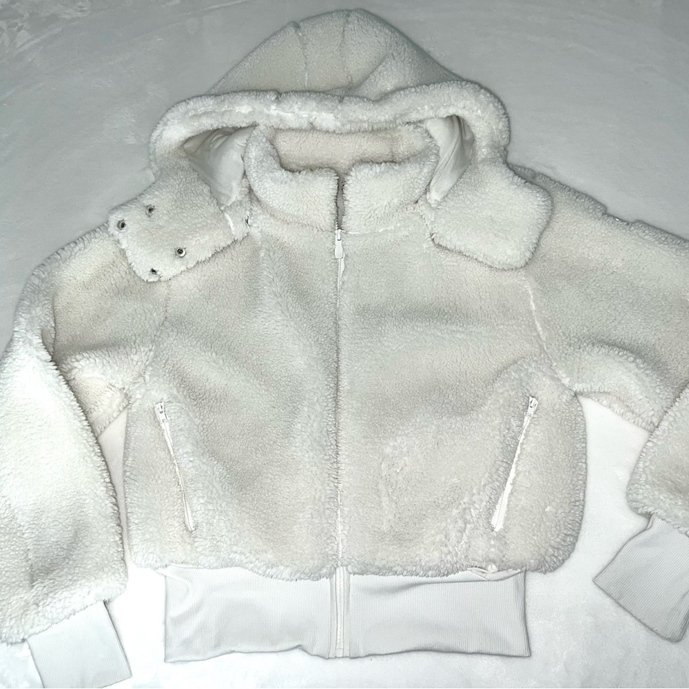 Like new white alo jacket size xs